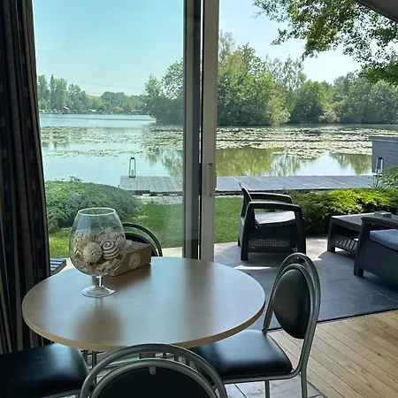 La Perle Verte, En Bord D'etang Chalet